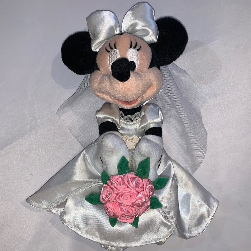 Bride Minnie Mouse
